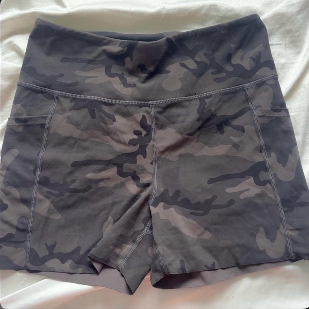 ZYIA Women's Gray Camo Bike Shorts